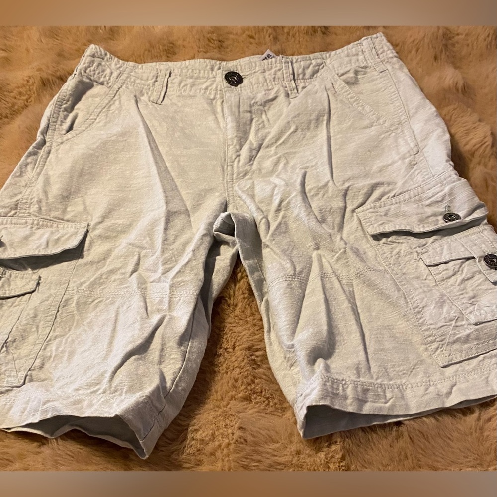Guess size 32 light gray cargo shorts